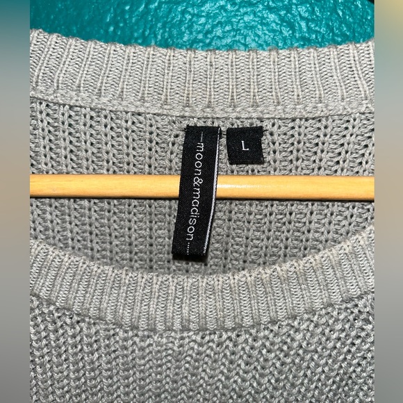 Moon&Madison side tie sweater size large - Picture 2 of 4
